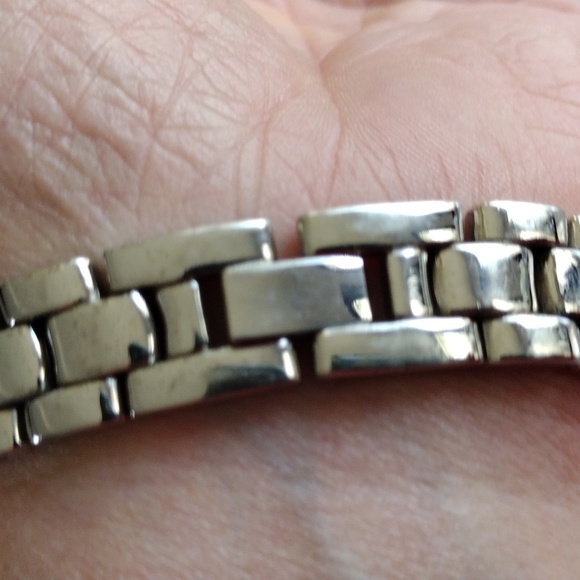 Luxe diamond watch. - Picture 3 of 7